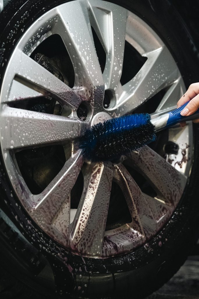 Wheel rim brush